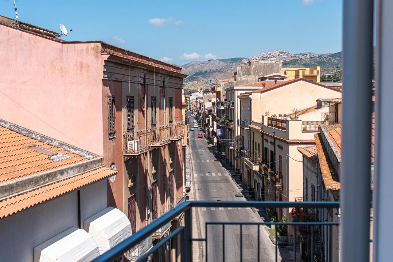 Appartamento Moderno In Centro Citta Sant'Agata di Militello Ngoại thất bức ảnh